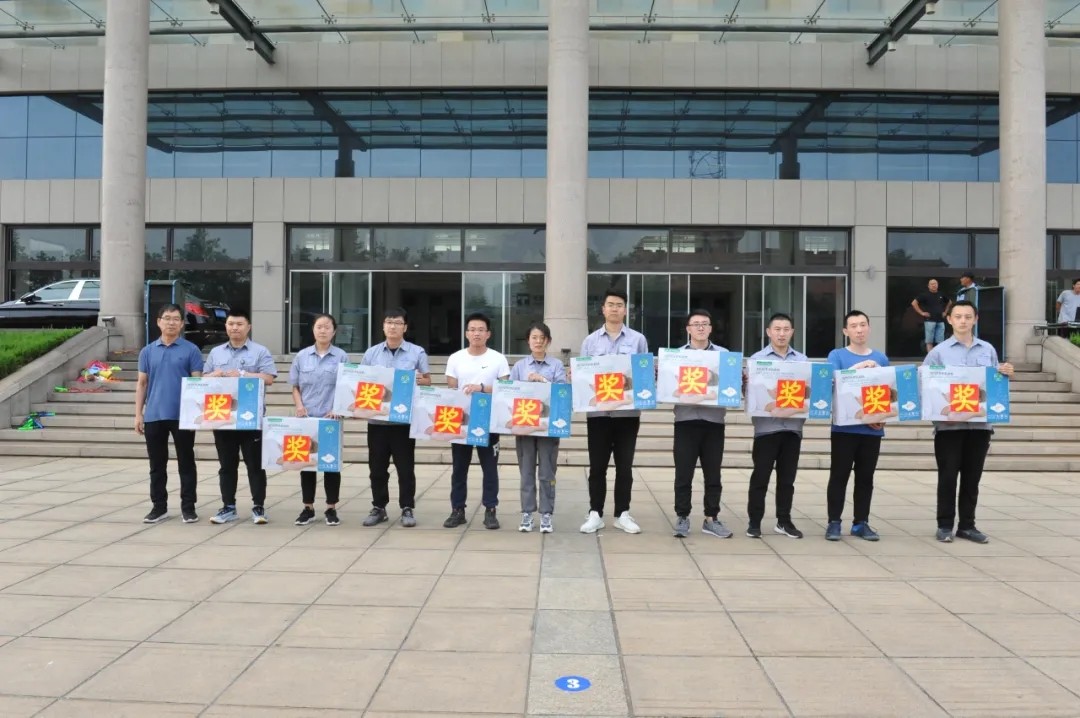 整体冠军1.webp (3).jpg